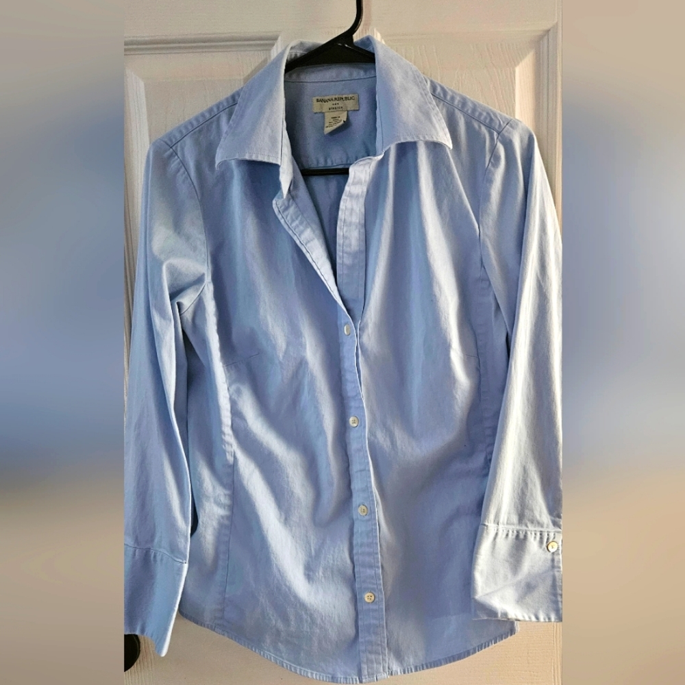 Women's Banana Republic Large light blue button down shirt.